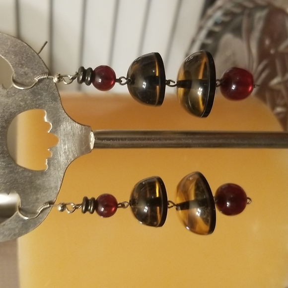 Beautiful Unique Earrings - Picture 3 of 5